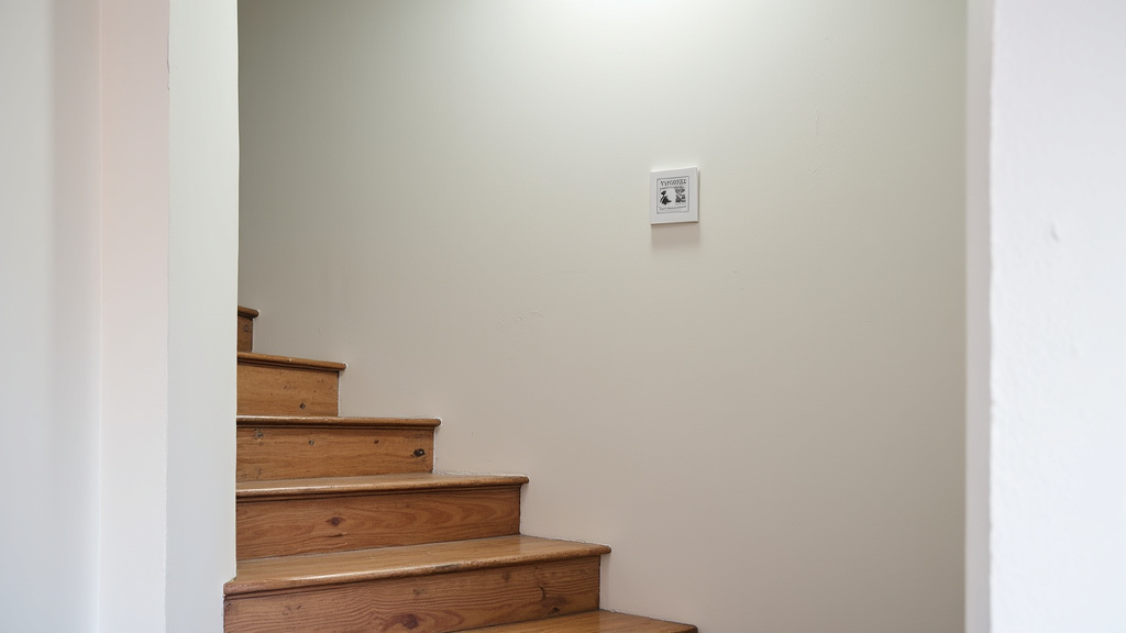 Monte-escalier droit installé dans une maison à Vireux-Molhain avec escalier en bois ancien