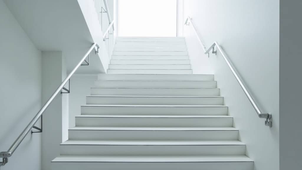 Monte-escalier tournant en cours d